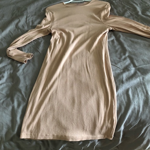 Beautiful dress - Picture 2 of 2